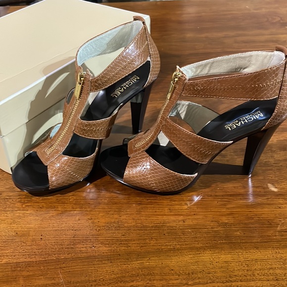 Michael Kors heels - Picture 3 of 7